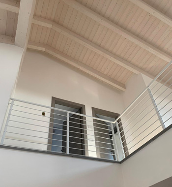 ristrutturazione interna finiture porte e scale